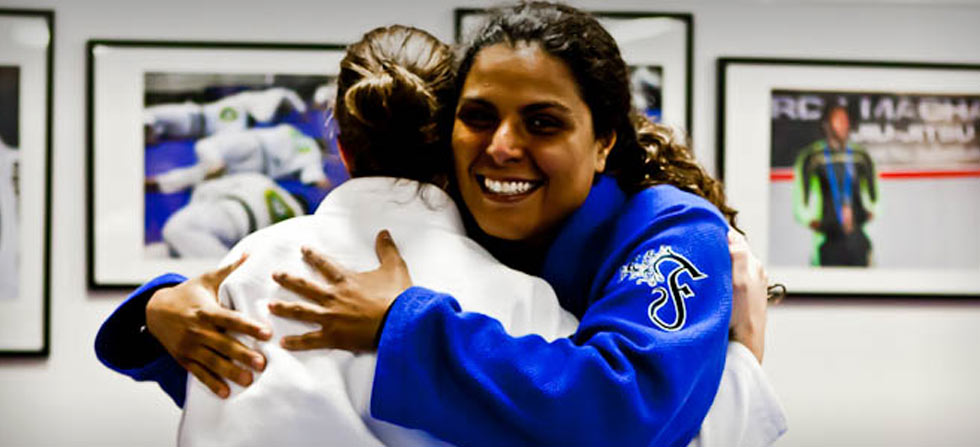 Pro Debut] - Hannette Staack (43-year-old jiu-jitsu legend) vs. Lorrany  Pinheiro - FINISH - (Shooto Brasil 111) - (2022.10.28) : r/WMMA